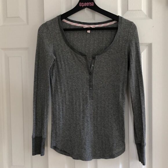 Victoria’s Secret Metallic Grey Top - Picture 1 of 9